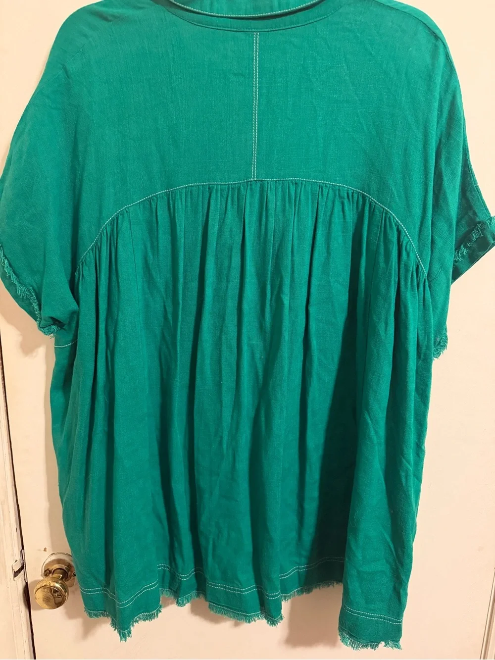 Umgee Green Button-Front Short Sleeve Top with Raw Hem Size Small BNWOT
